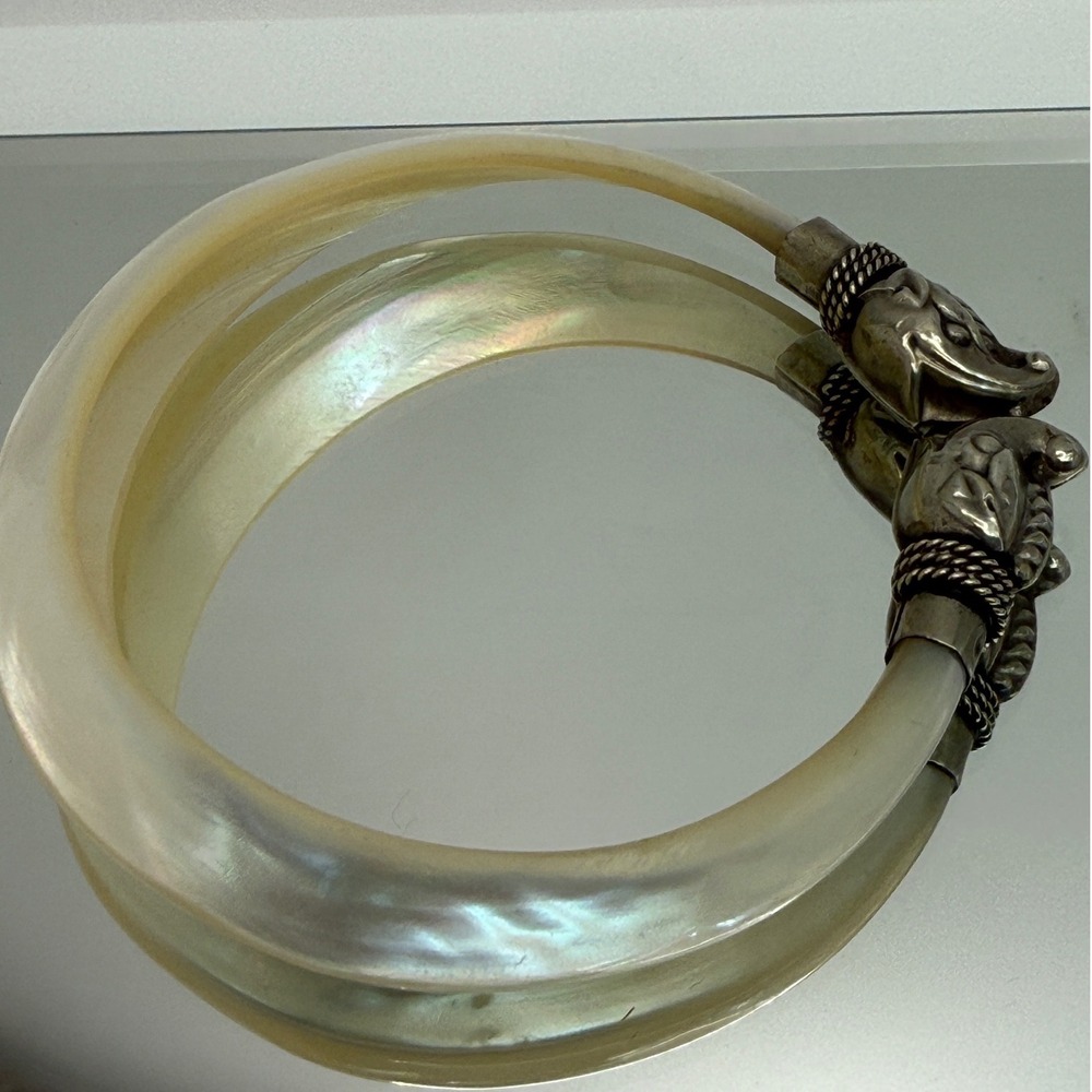 * Vintage Mother of Pearl Shell Bangle Bracelet Elephant Head Silver Plated Boho - Picture 8 of 14